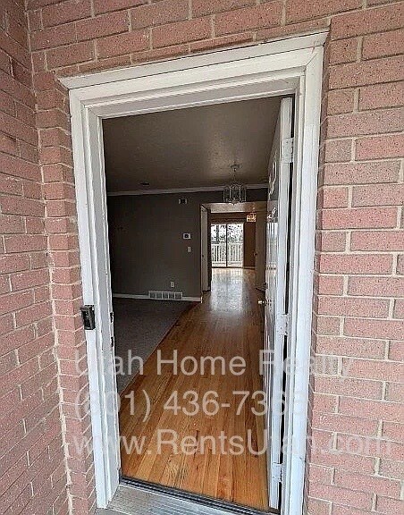 Building Photo - Orem Townhome