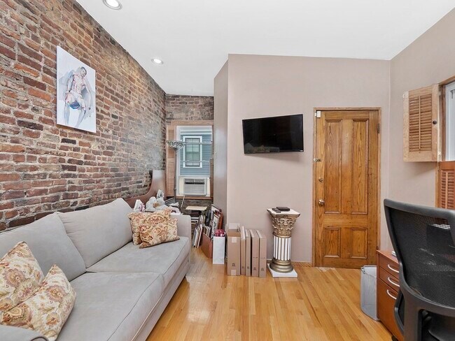 Building Photo - 50 Green St