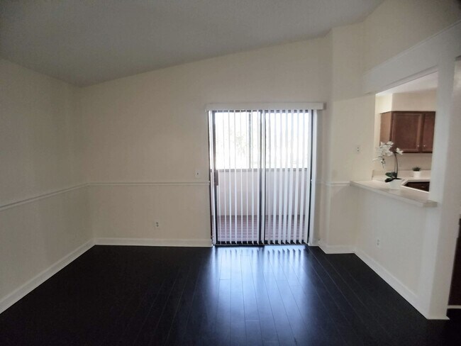 Building Photo - Beautiful 1/1 wood floor condo for rent in...