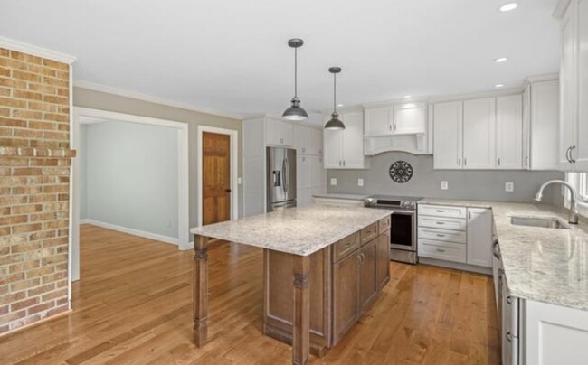 Kitchen - 7432 Clifton Rd