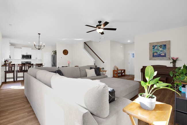 Building Photo - 245 Lonesome Glory Dr