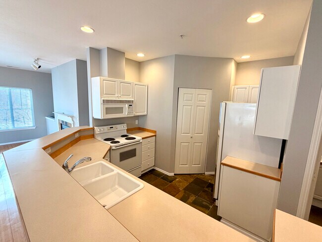 Building Photo - 440 S 51st Ct