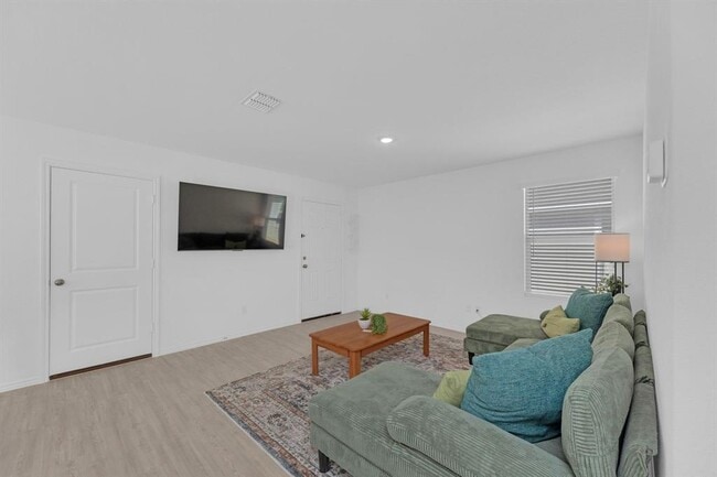 Building Photo - 353 Marty Allen Lp