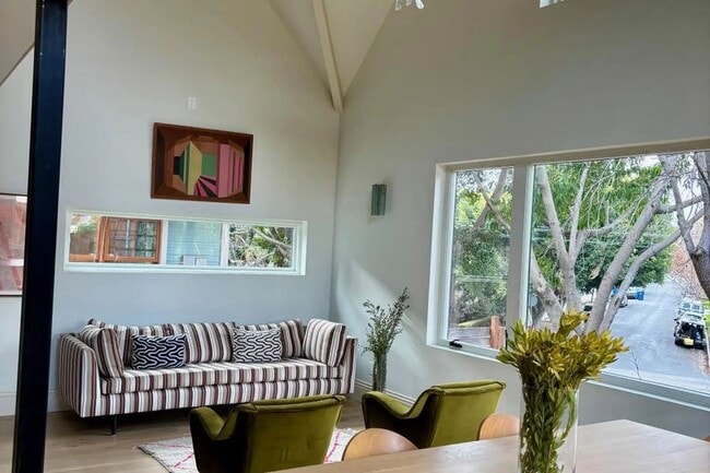 Building Photo - Stunning modern classic home. Gustavo Lopez AMSI