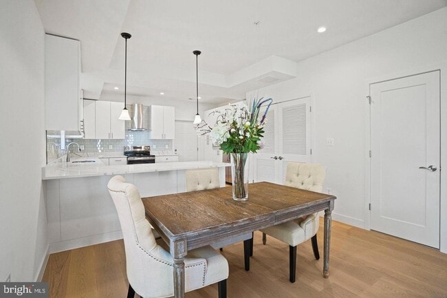 Building Photo - 4421 Kane Pl NE