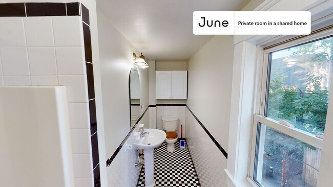 Building Photo - Room in Shared 5 bed/2 bath home