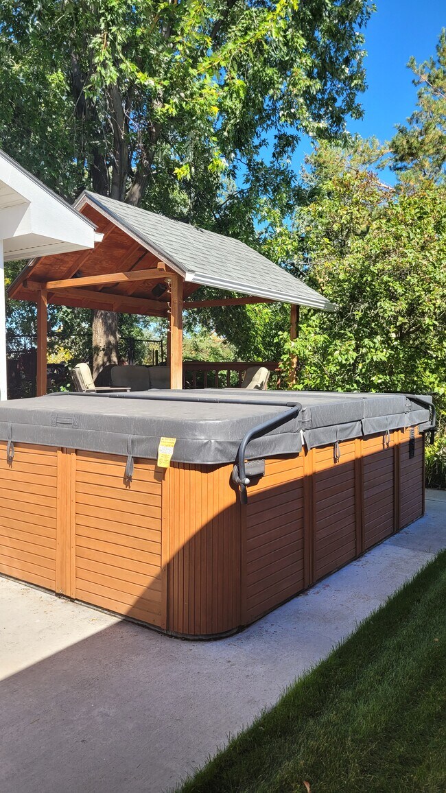 Swim spa - 1321 8th Ave E