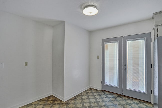 Building Photo - 205 Walnut St