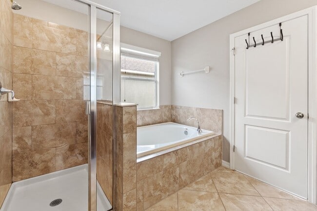 Building Photo - Beautiful 3/2.5 Energy Efficient Home in H...