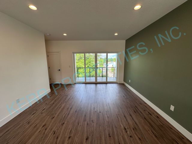 Building Photo - 9023 NE Hoyt St