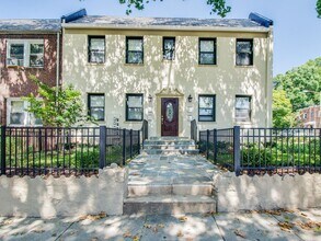 Building Photo - 1842 M St NE