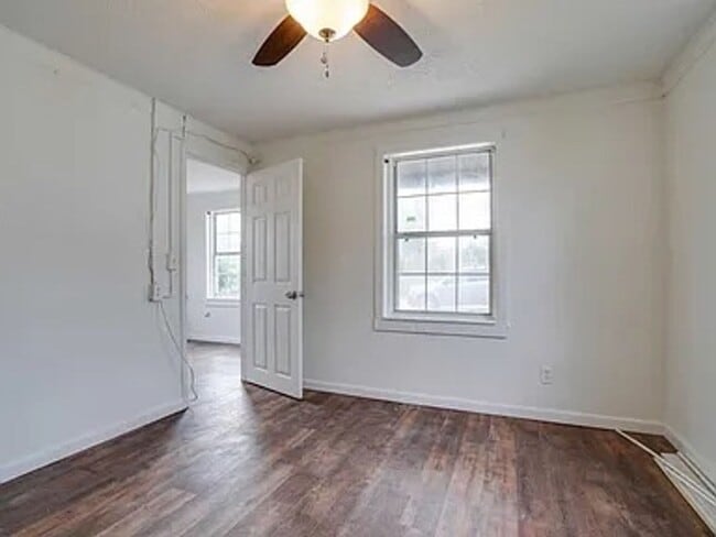 Building Photo - 807 E 7th Ct