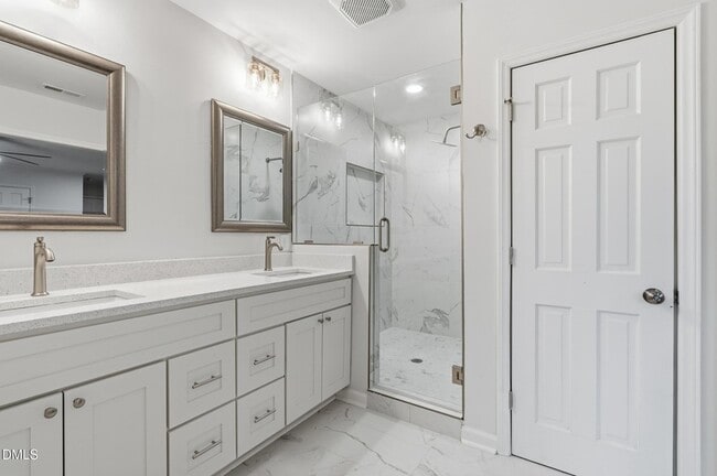 Building Photo - 1504 Homestead Rd