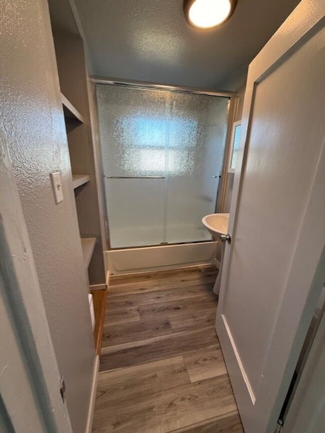 Building Photo - Beautifully Renovated 2-Bedroom Home – Mod...