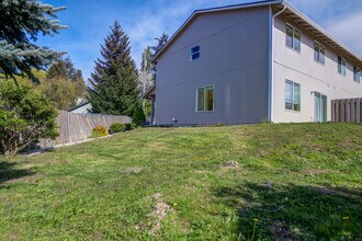 Building Photo - 705 5th Ave