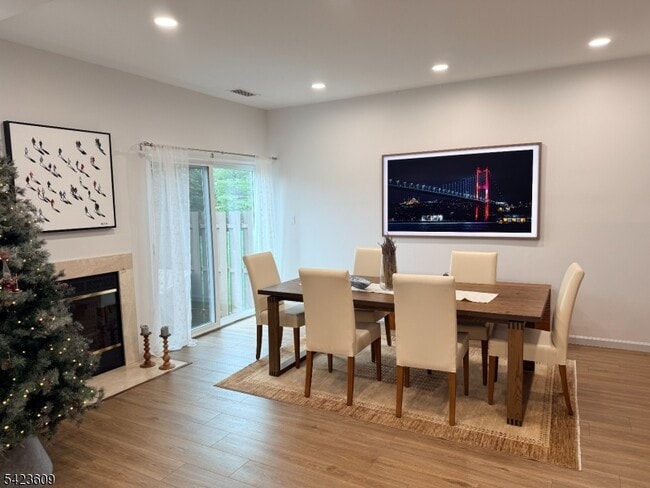 Building Photo - 22 Castle Ridge Dr