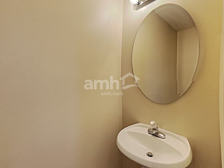 Building Photo - 809 Old Ash Ct