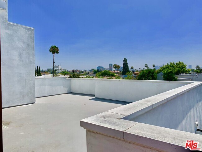 Building Photo - 859 S Lucerne Blvd