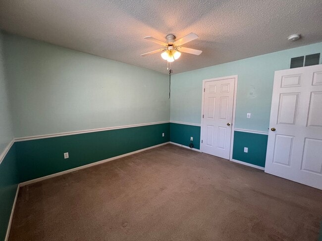 Building Photo - Beautiful 2-bedroom, 2-bathroom Townhome!