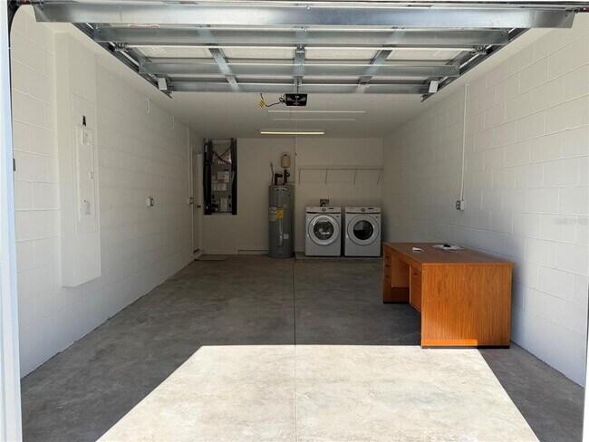 Building Photo - 3 Easton Pl