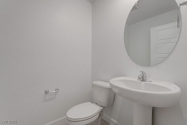 Building Photo - 933 Watford Pl