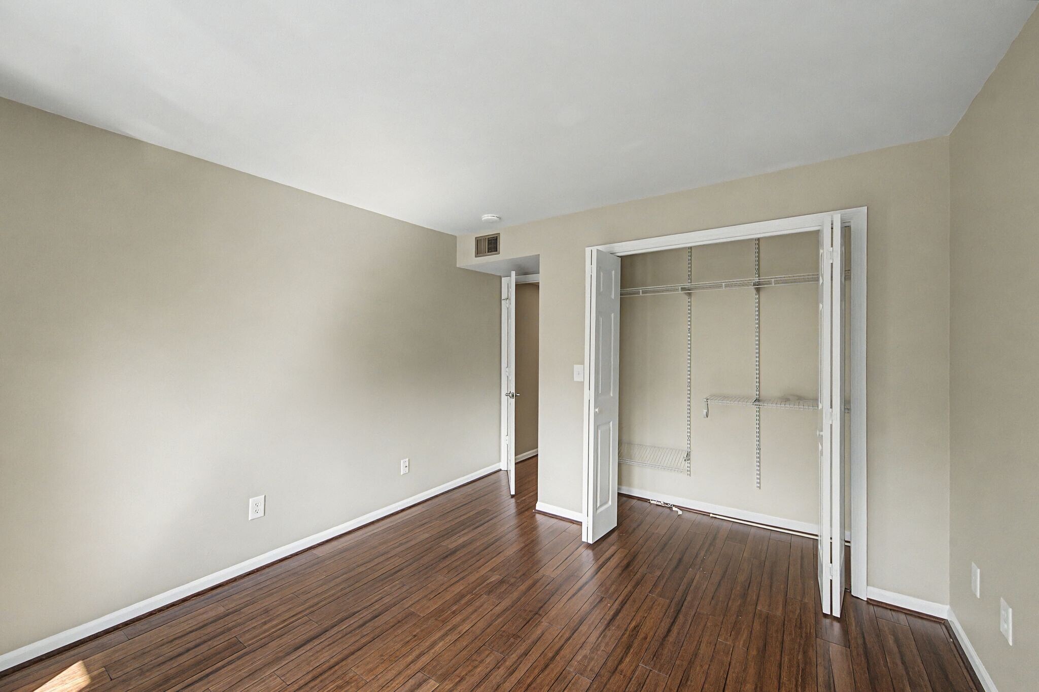 Building Photo - 265 Hillsboro Pl