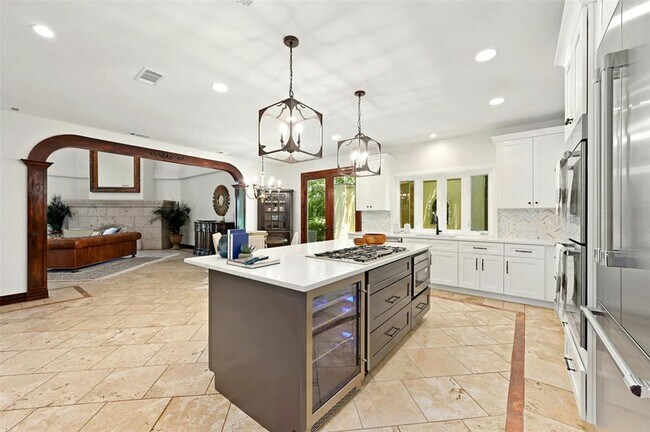 Building Photo - 2510 Saratoga Dr