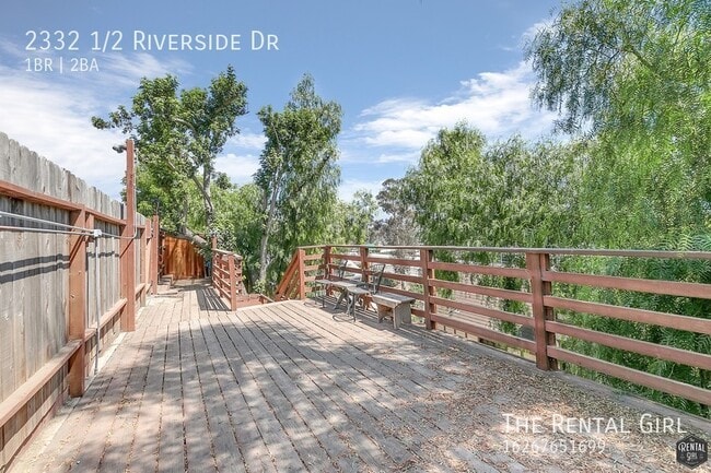 Building Photo - 2332 1/2 Riverside Dr-
