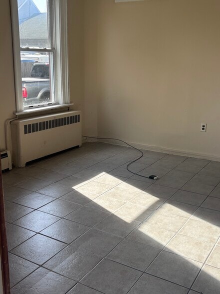 Living Room - 140 North Ave