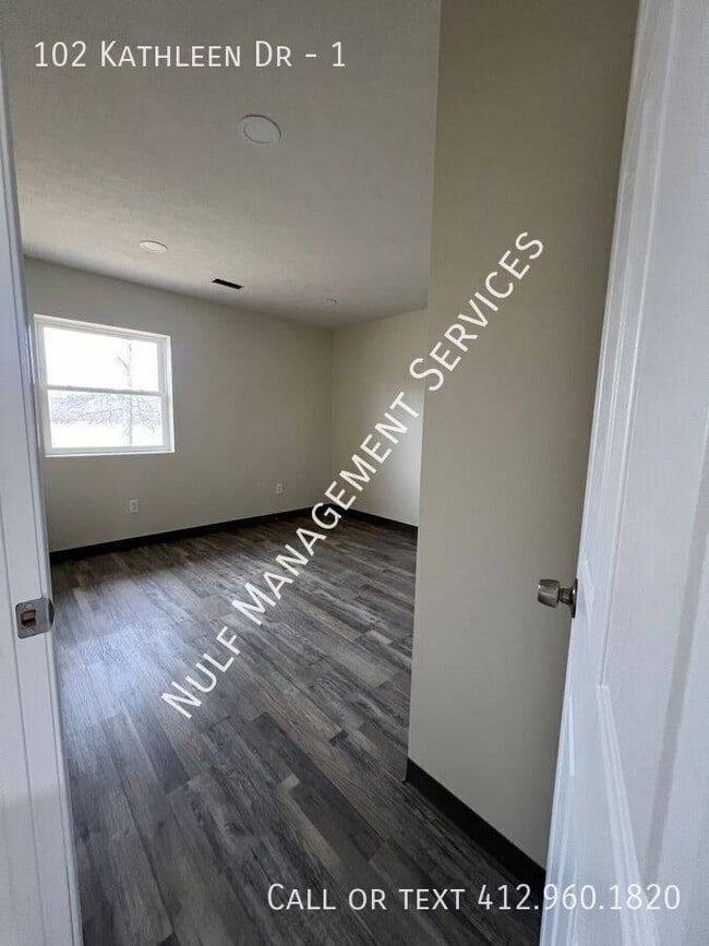 Building Photo - 102 Kathleen Dr