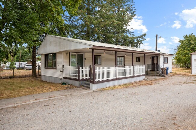 Primary Photo - North Side Home With Massive Shop!