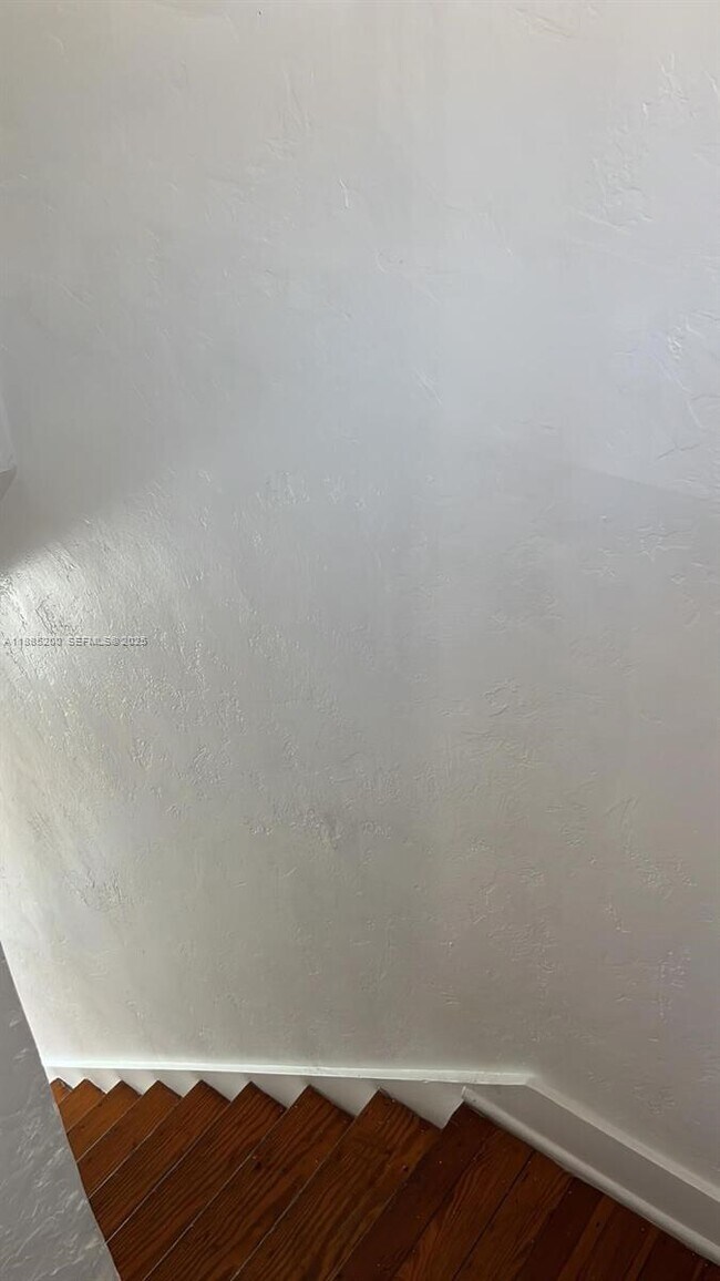 Building Photo - 315 Eucalyptus St