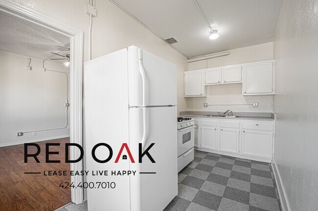 Building Photo - 425–427 S. Grand View St-7202