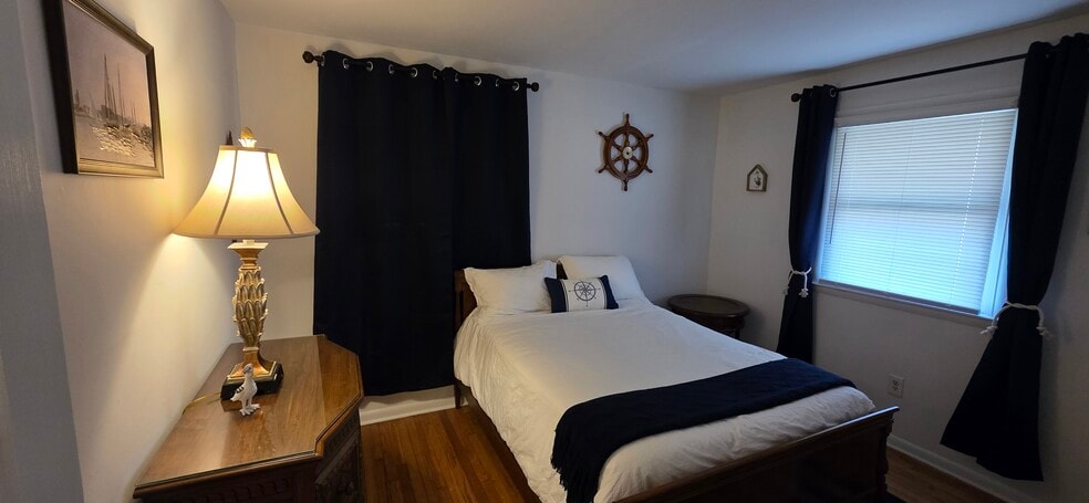 Building Photo - 512 N Somerset Ave