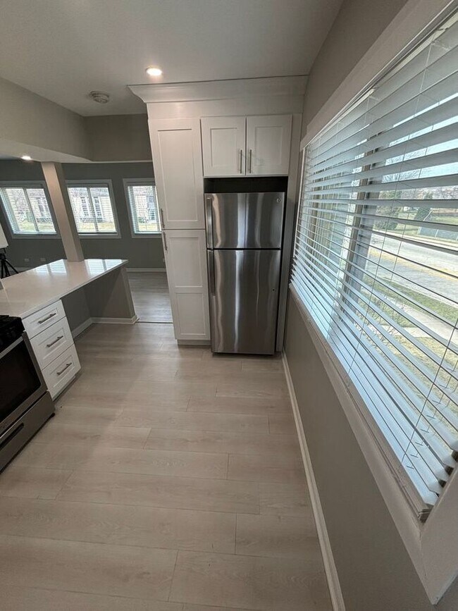 Building Photo - 641 W Park Ave