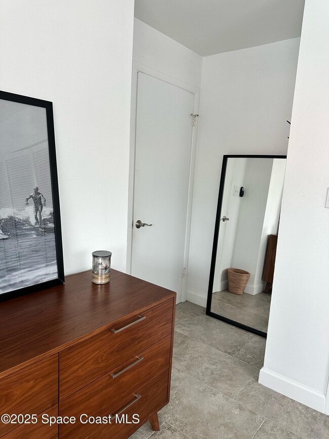 Building Photo - 302 W Osceola Ln