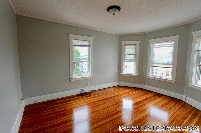 Building Photo - 137 Pleasant St