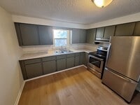 Building Photo - 204 Elm St