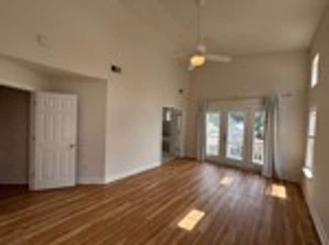 Building Photo - Lakewood