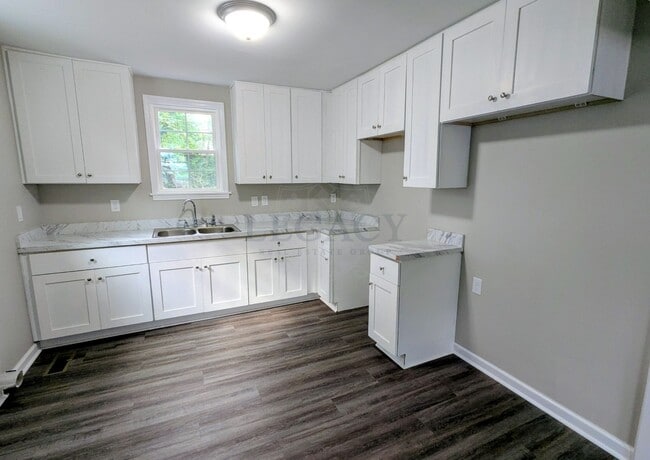 Building Photo - 1705 Evelyn Ave