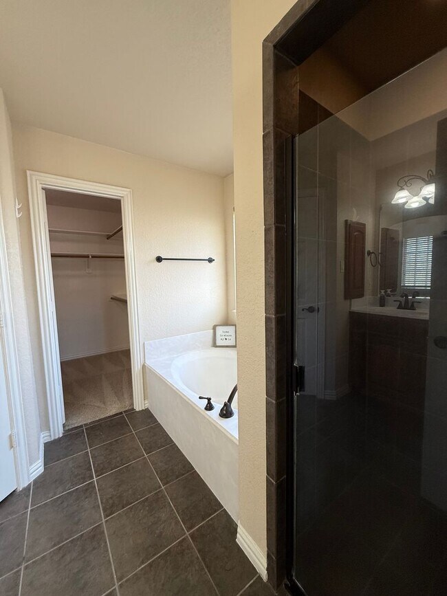 Building Photo - 5 bedroom - Great OUTDOOR LIVING - ALEDO ISD