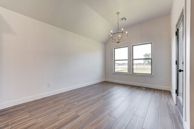 Building Photo - Brand New Home In Mustang!