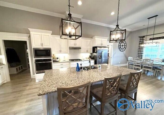 Building Photo - 17123 Stonegate Dr