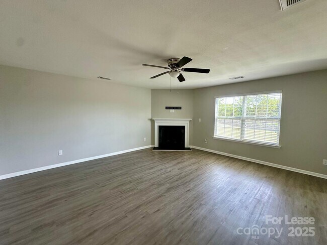 Building Photo - 2625 Cider Ridge Rd