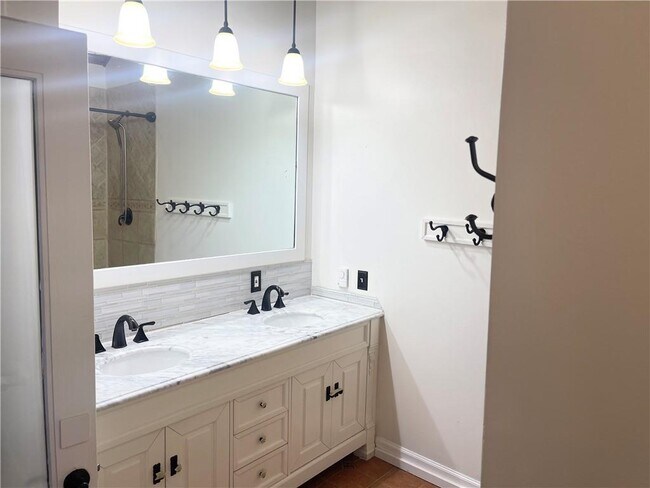 Building Photo - 2956 Spring Lake Dr