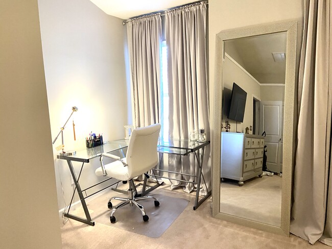 Building Photo - 13027 Rothe House Rd