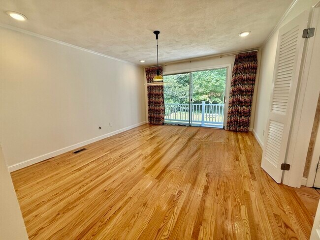 Building Photo - 140 Paulson Rd