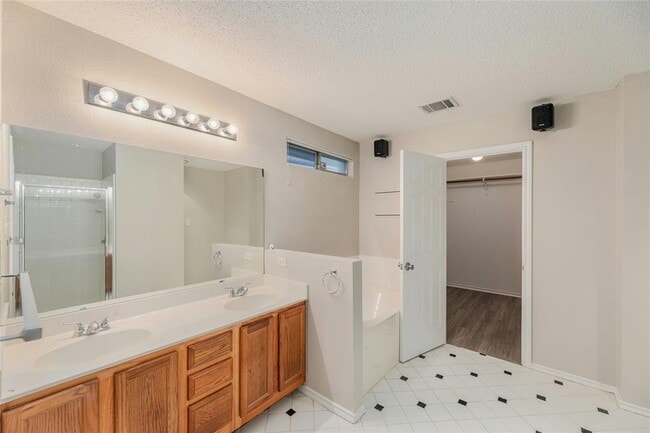 Building Photo - 8129 Hawick Dr