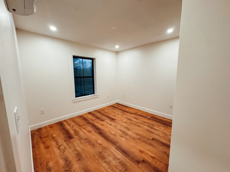 Building Photo - 99 King Rd