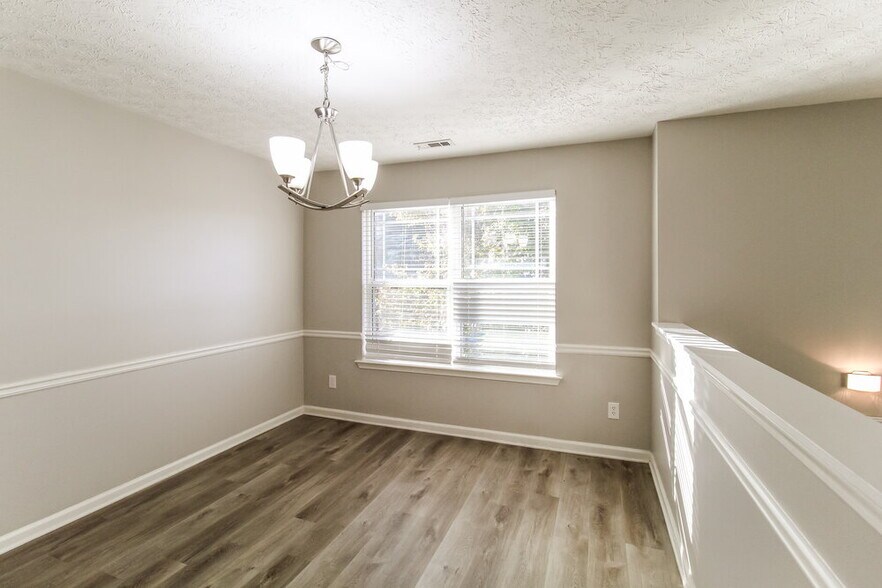 Building Photo - 15 Rockingham Dr